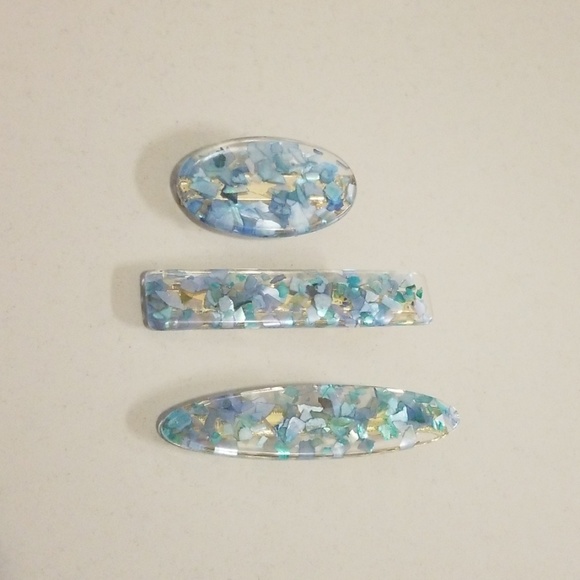 🎉SALE 3 SETS FOR $15 🎉 Hair clips - Picture 2 of 3